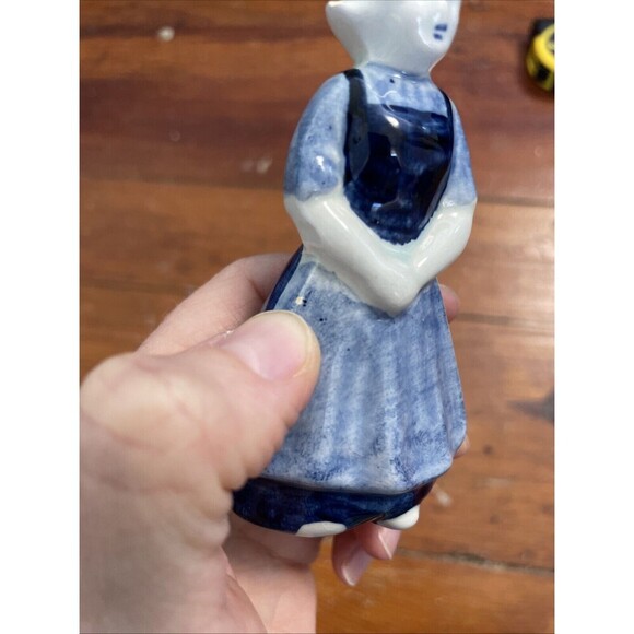 VINTAGE DELFT DUTCH MAN WOMAN SALT & PEPPER SHAKERS HOLLAND - Picture 5 of 6